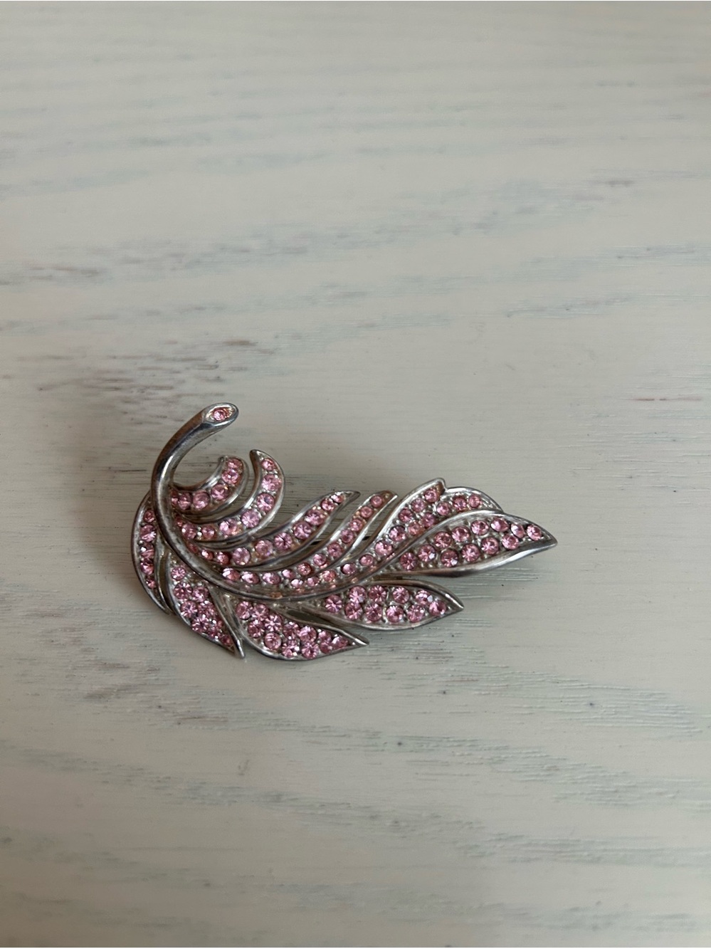 Pink leaf rhinestone brooch